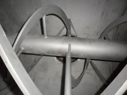 螺帶攪拌（bàn）機內部（bù）